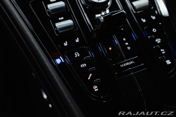 Aston Martin DB12 Coupé 44.0 V8, Inspire Co 2025