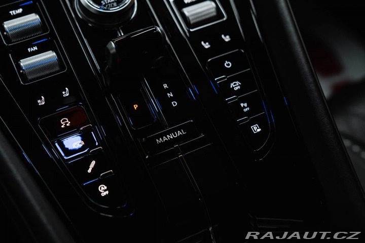 Aston Martin DB12 Coupé 44.0 V8, Inspire Co 2025