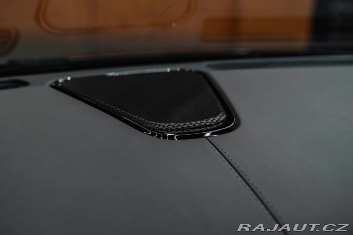 Aston Martin DB12 Coupé 44.0 V8, Inspire Co 2025