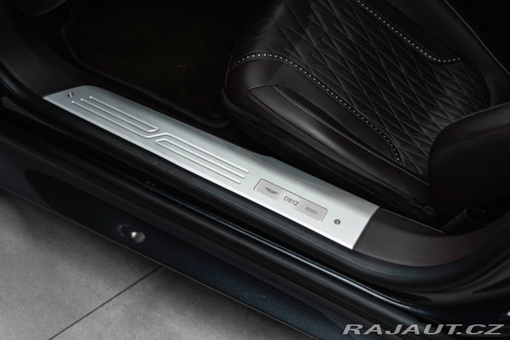 Aston Martin DB12 Coupé 44.0 V8, Inspire Co 2025