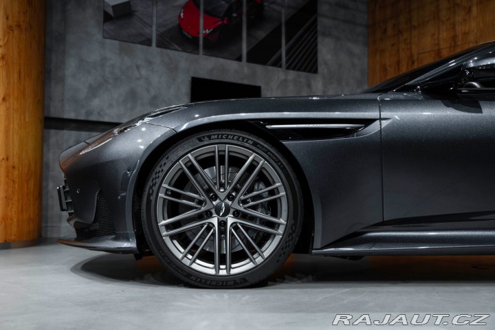 Aston Martin DB12 Coupé 44.0 V8, Inspire Co 1800