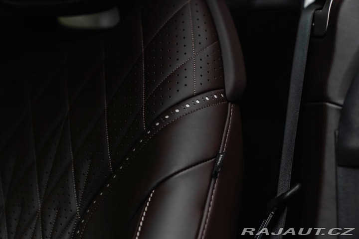 Aston Martin DB12 Coupé 44.0 V8, Inspire Co 2025