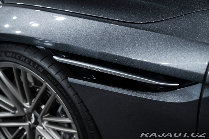 Aston Martin DB12 Coupé 44.0 V8, Inspire Co 2025