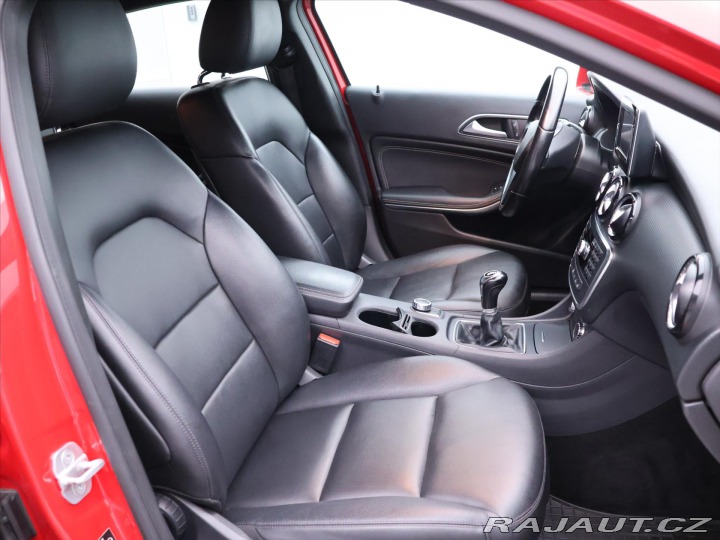 Mercedes-Benz A 1,6 180 90kW Style Navi K 2013