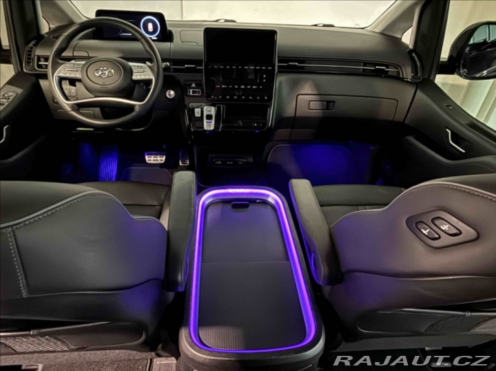 Hyundai Staria 2,2 CRDI LUXURY DCT 2022