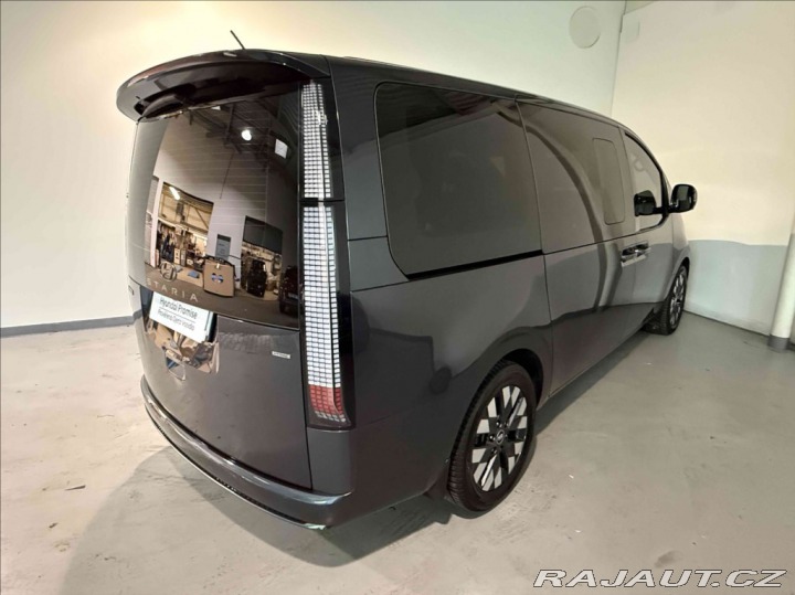 Hyundai Staria 2,2 CRDI LUXURY DCT 2022