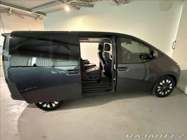 Hyundai Staria 2,2 CRDI LUXURY DCT 2022