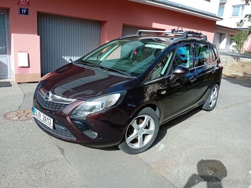 Opel Zafira 2,0   96kw 7 míst 288 000