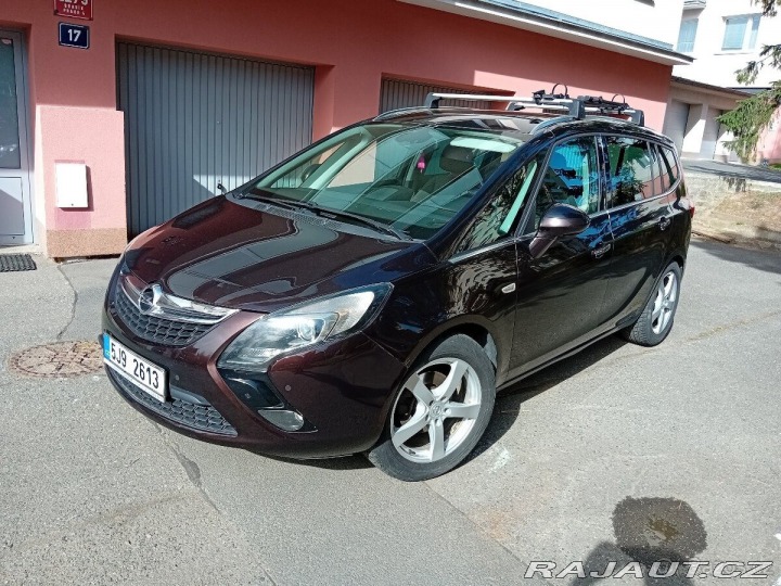 Opel Zafira 2,0   96kw 7 míst 288 000 2012