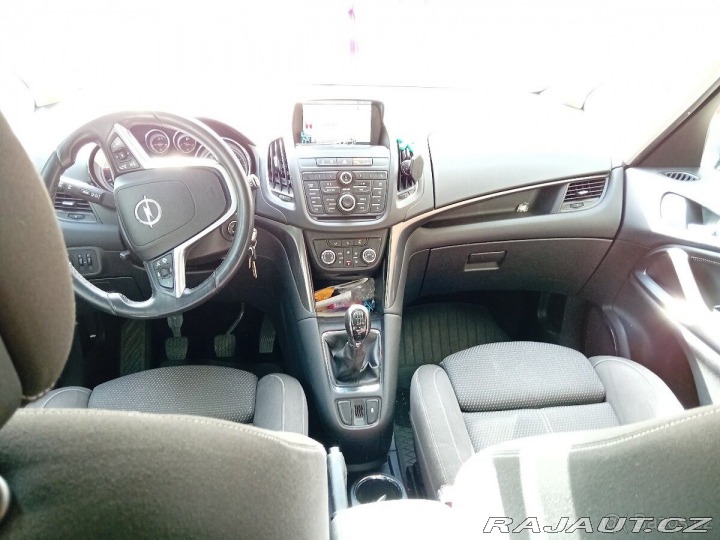 Opel Zafira 2,0   96kw 7 míst 288 000 2012