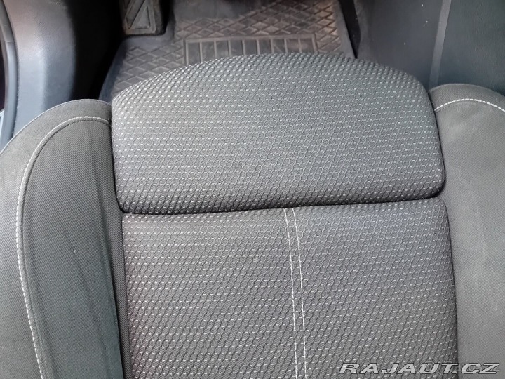 Opel Zafira 2,0   96kw 7 míst 288 000 2012