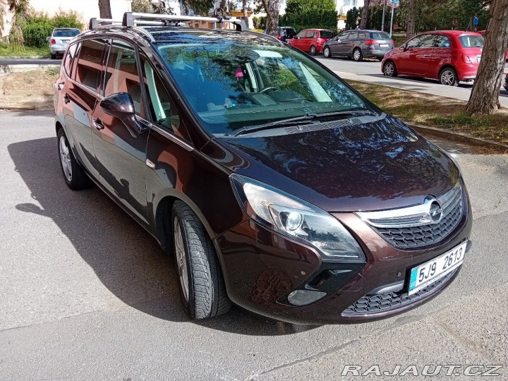Opel Zafira 2,0   96kw 7 míst 288 000 2012