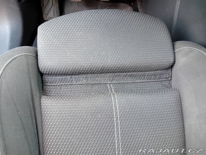 Opel Zafira 2,0   96kw 7 míst 288 000 2012