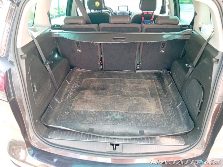 Opel Zafira 2,0   96kw 7 míst 288 000 2012