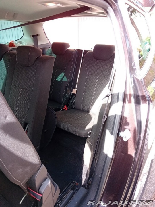 Opel Zafira 2,0   96kw 7 míst 288 000 2012