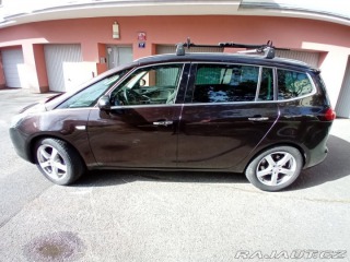 Opel Zafira 2,0   96kw 7 míst 288 000 2012