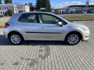Toyota Auris 2,0 D-4D 93kw odp. DPH 2008