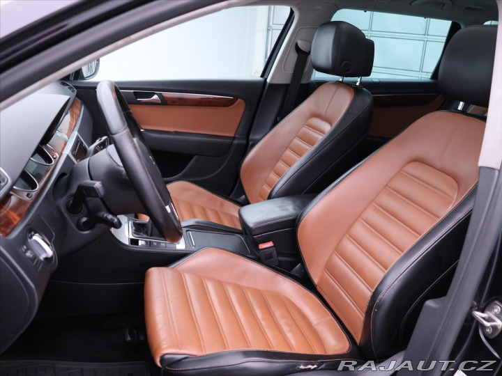 Volkswagen Passat 2,0 TDi 103kW Highline Ků 2011