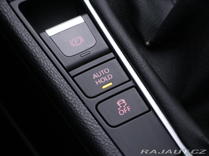 Volkswagen Passat 2,0 TDi 103kW Highline Ků 2011