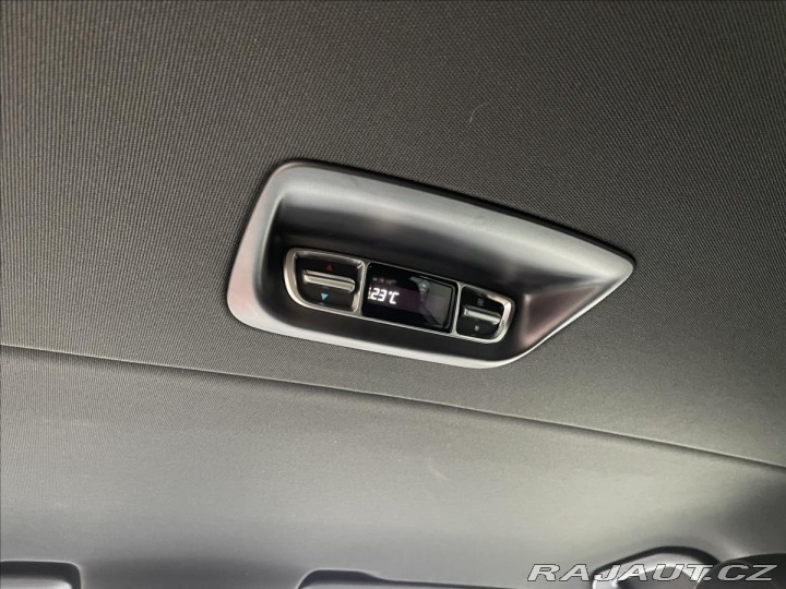 Mercedes-Benz V 300d L 4-Matic 7míst LED* 2022