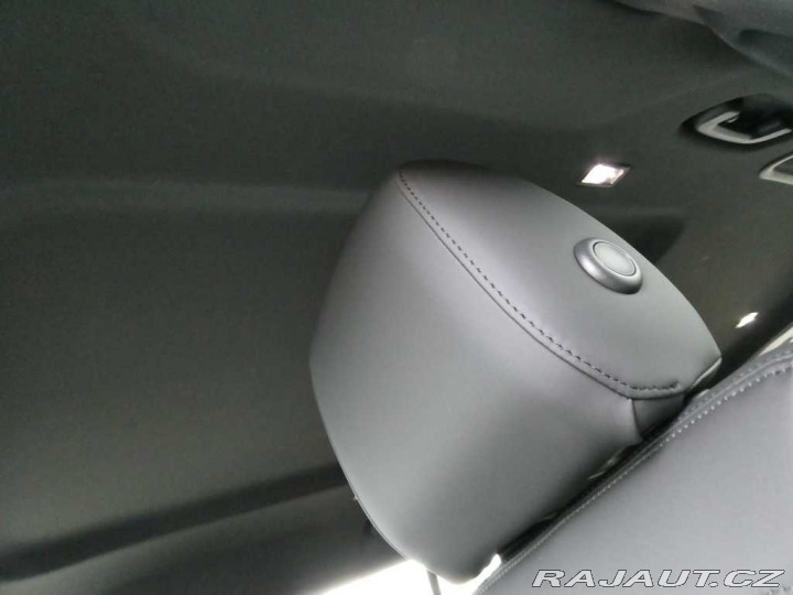 Land Rover Defender 110 3,0 X-Dynamic SE D250 2026