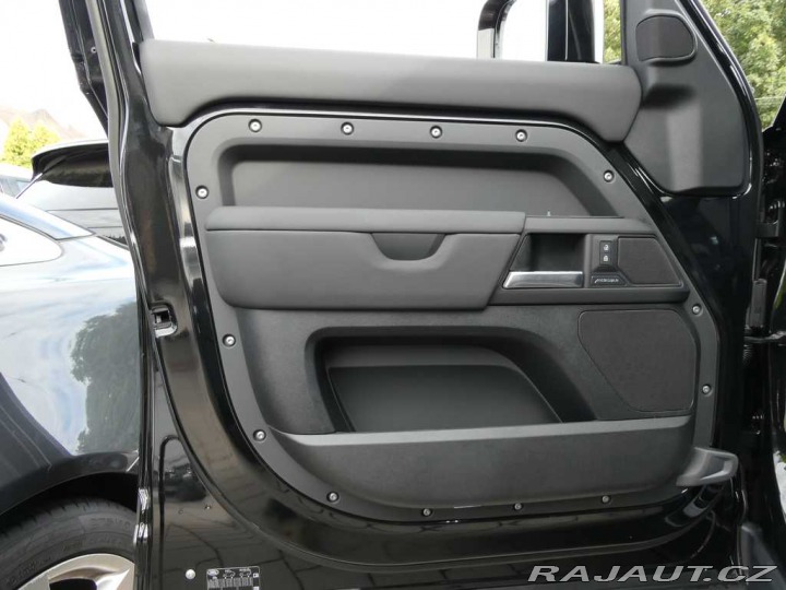 Land Rover Defender 110 3,0 X-Dynamic SE D250 2026