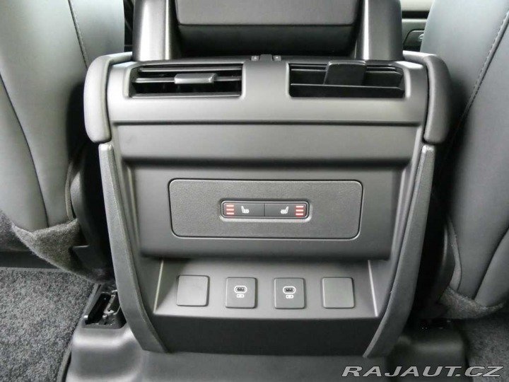 Land Rover Defender 110 3,0 X-Dynamic SE D250 2026