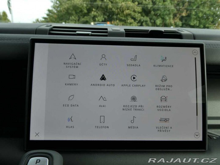 Land Rover Defender 110 3,0 X-Dynamic SE D250 2026