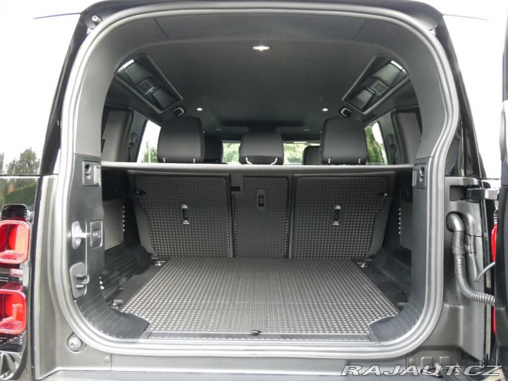 Land Rover Defender 110 3,0 X-Dynamic SE D250 2025