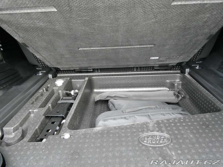 Land Rover Defender 110 3,0 X-Dynamic SE D250 2025