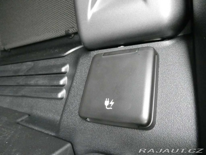 Land Rover Defender 110 3,0 X-Dynamic SE D250 2025