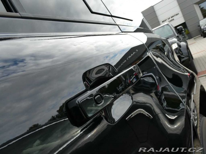 Land Rover Defender 110 3,0 X-Dynamic SE D250 2025