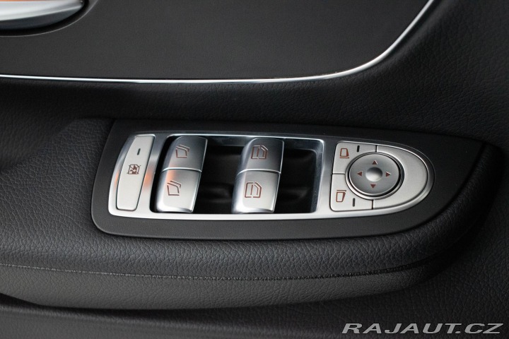 Mercedes-Benz V V 300d 4MATIC*AMG REZERVA 2022