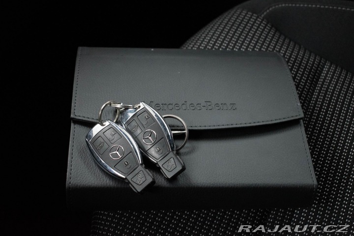 Mercedes-Benz V V 300d 4MATIC*AMG REZERVA 2022