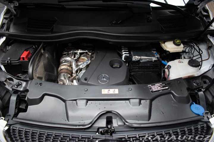 Mercedes-Benz V V 300d 4MATIC*AMG REZERVA 2022