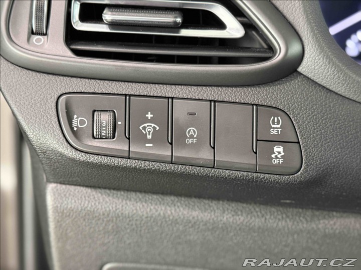 Hyundai i30 1,5 T-GDI SMART 1.MAJITEL 2021