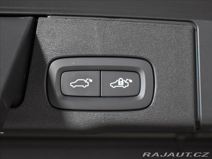 Volvo XC60 2,0 T6 AWD Ult Pano,Vzduc 2025