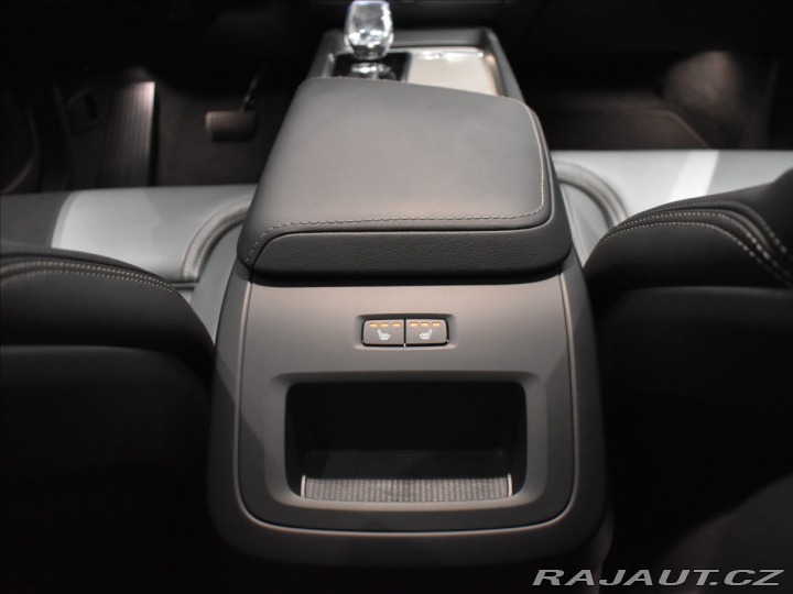 Volvo XC60 2,0 T6 AWD Ult Pano,Vzduc 2025