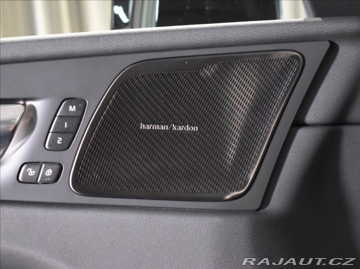 Volvo XC60 2,0 T6 AWD Ult Pano,Vzduc 2025