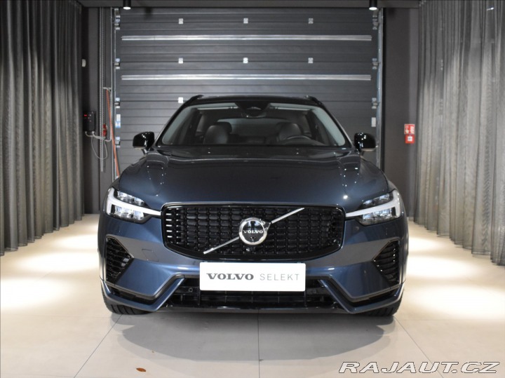 Volvo XC60 2,0 T6 AWD Ult Pano,Vzduc 2025