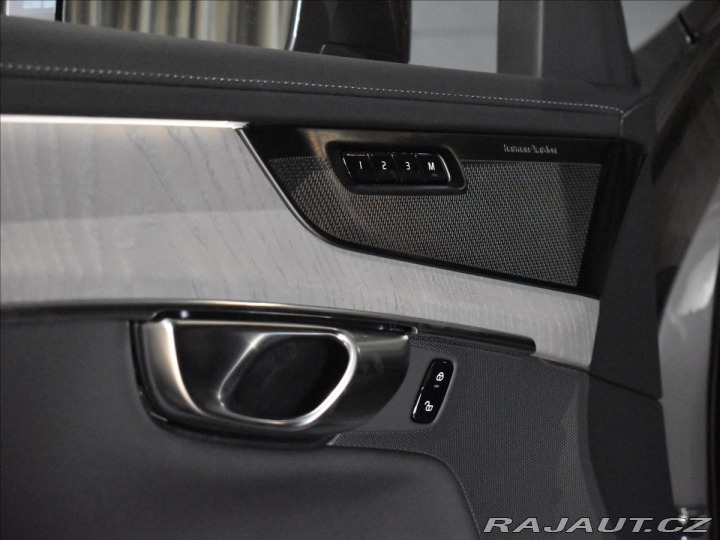 Volvo XC90 2,0 T8 XC90 Plus Bright 2025