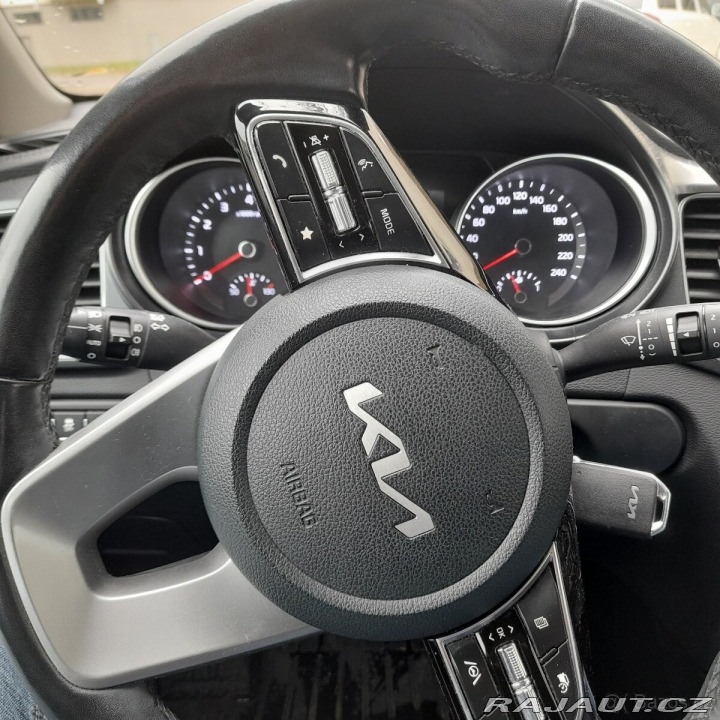 Kia Ceed 1,5 benz.118kw 2022