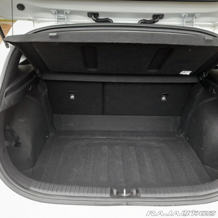 Kia Ceed 1,5 benz.118kw 2022