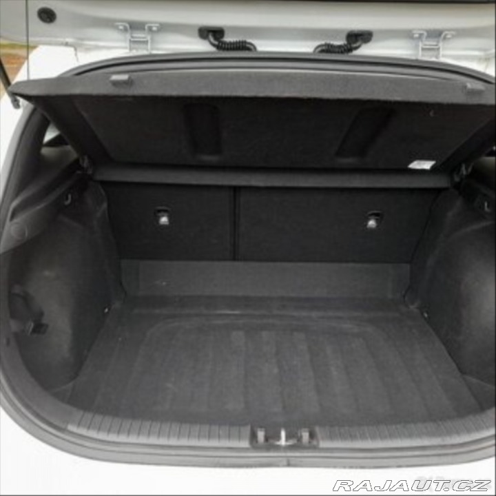 Kia Ceed 1,5 benz.118kw 2022