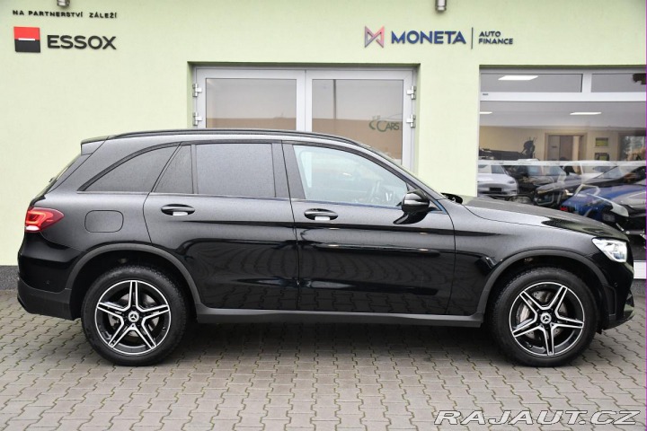 Mercedes-Benz GLC 300e 4MATIC AMG TAŽNÉ 1M 2022