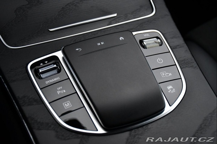 Mercedes-Benz GLC 300e 4MATIC AMG TAŽNÉ 1M 2022