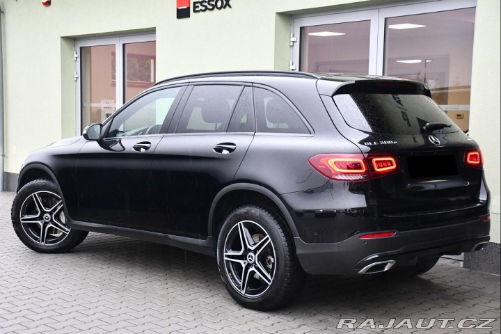 Mercedes-Benz GLC 300e 4MATIC AMG TAŽNÉ 1M 2022