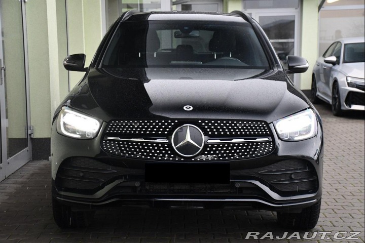 Mercedes-Benz GLC 300e 4MATIC AMG TAŽNÉ 1M 2022