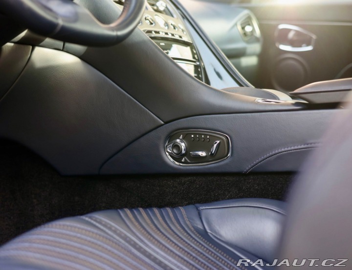 Aston Martin Ostatní modely DB11 5.2 V12 | 360kamera 2016