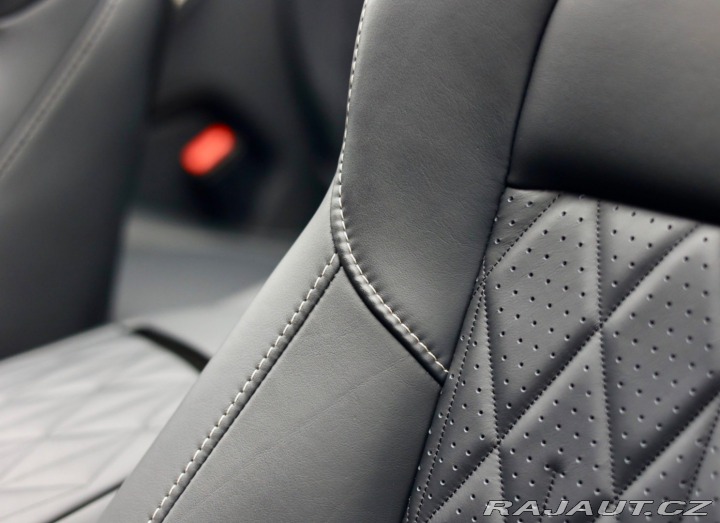 Aston Martin DB12 4.0 V8 Volante | Xenon š 2025